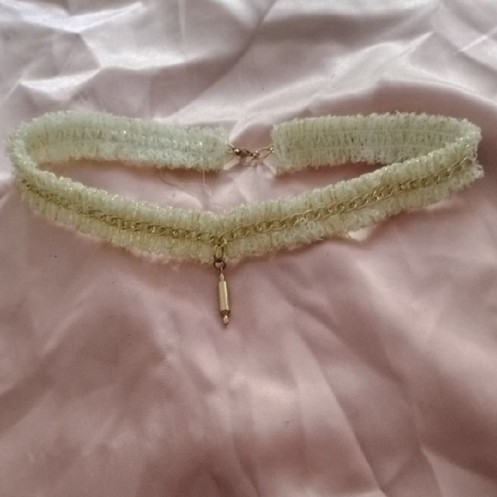 Elegant Gold and Cream Necklace